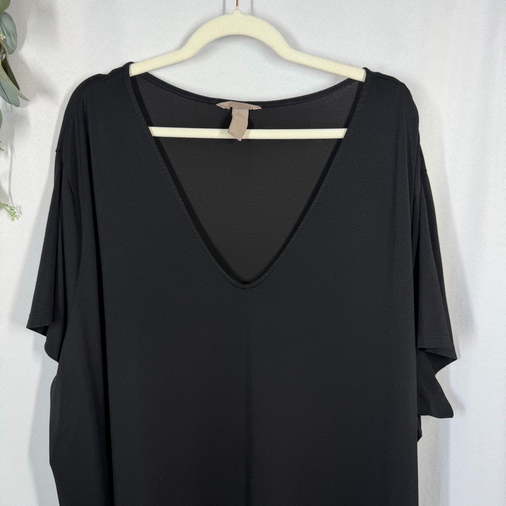 H&M | Short Sleeve V Neck Black Slits On Sides Women's Size 4X - Picture 2 of 8
